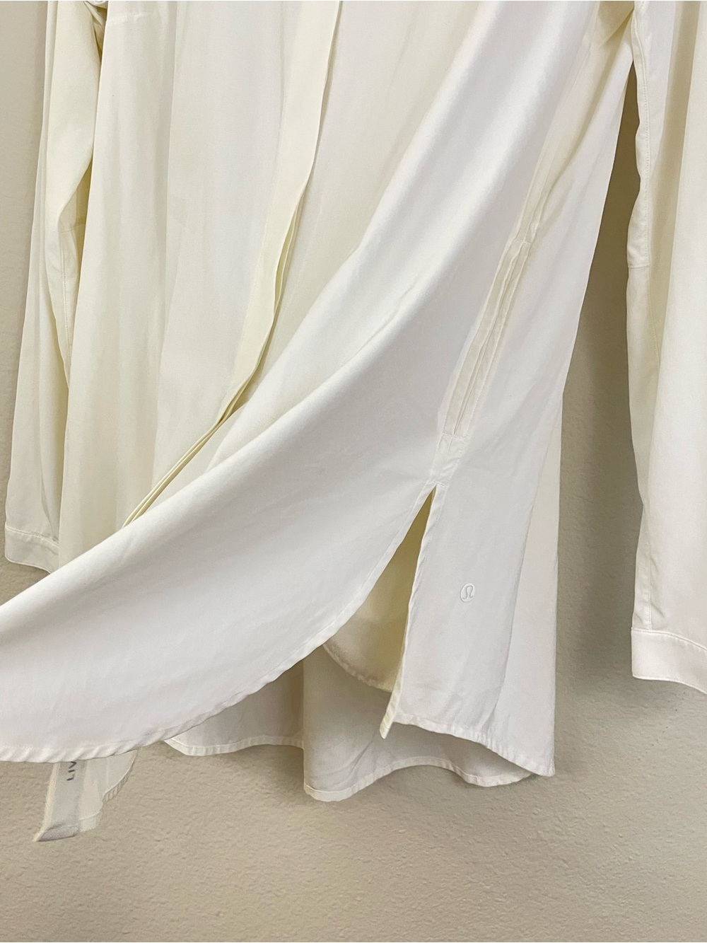Lululemon‎ Ivory Lululemon In the Moment Tunic Shirt Size 10 - Picture 9 of 16